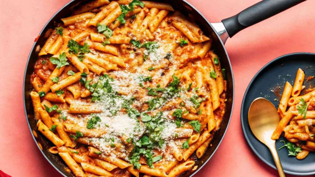 One Pot Creamy Tomato Chicken Pasta